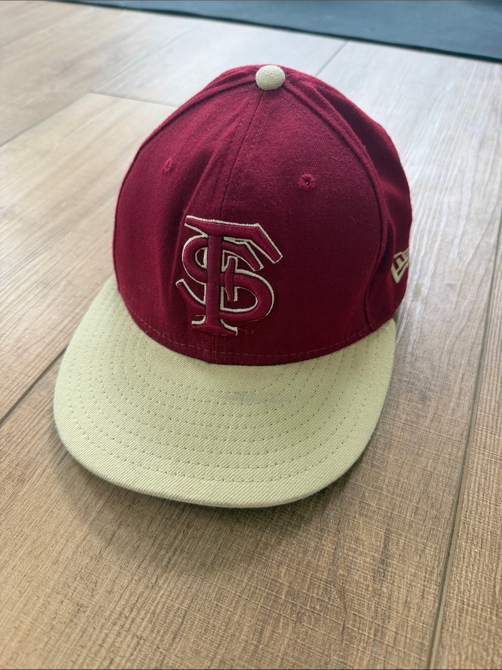 New Era Florida State men’s hats size 7 1/8 (56.8cm) used condition